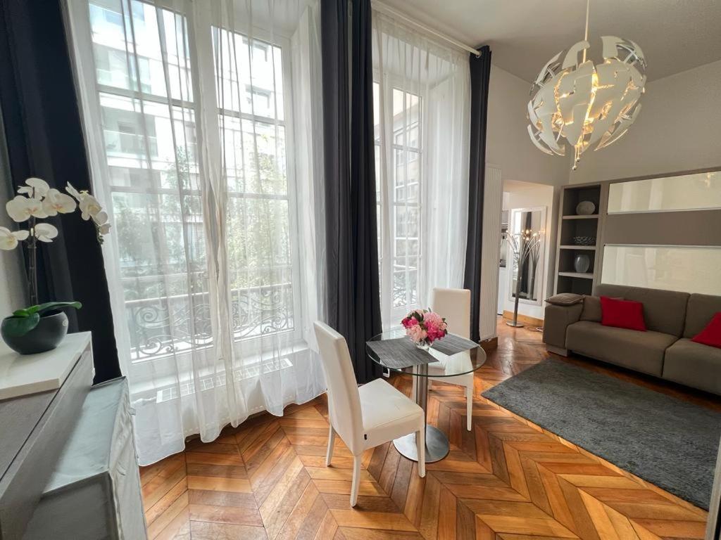 Апартаменты Le Lumineux - Le Chic En Hypercentre - Bellecour Лион Экстерьер фото