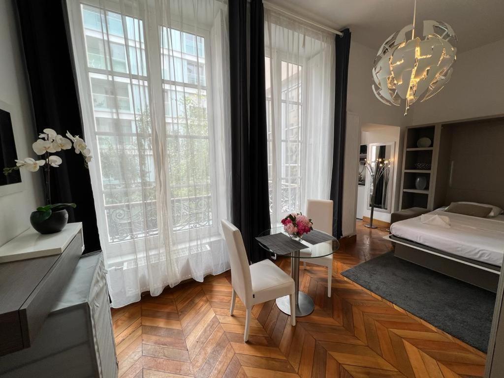 Апартаменты Le Lumineux - Le Chic En Hypercentre - Bellecour Лион Экстерьер фото